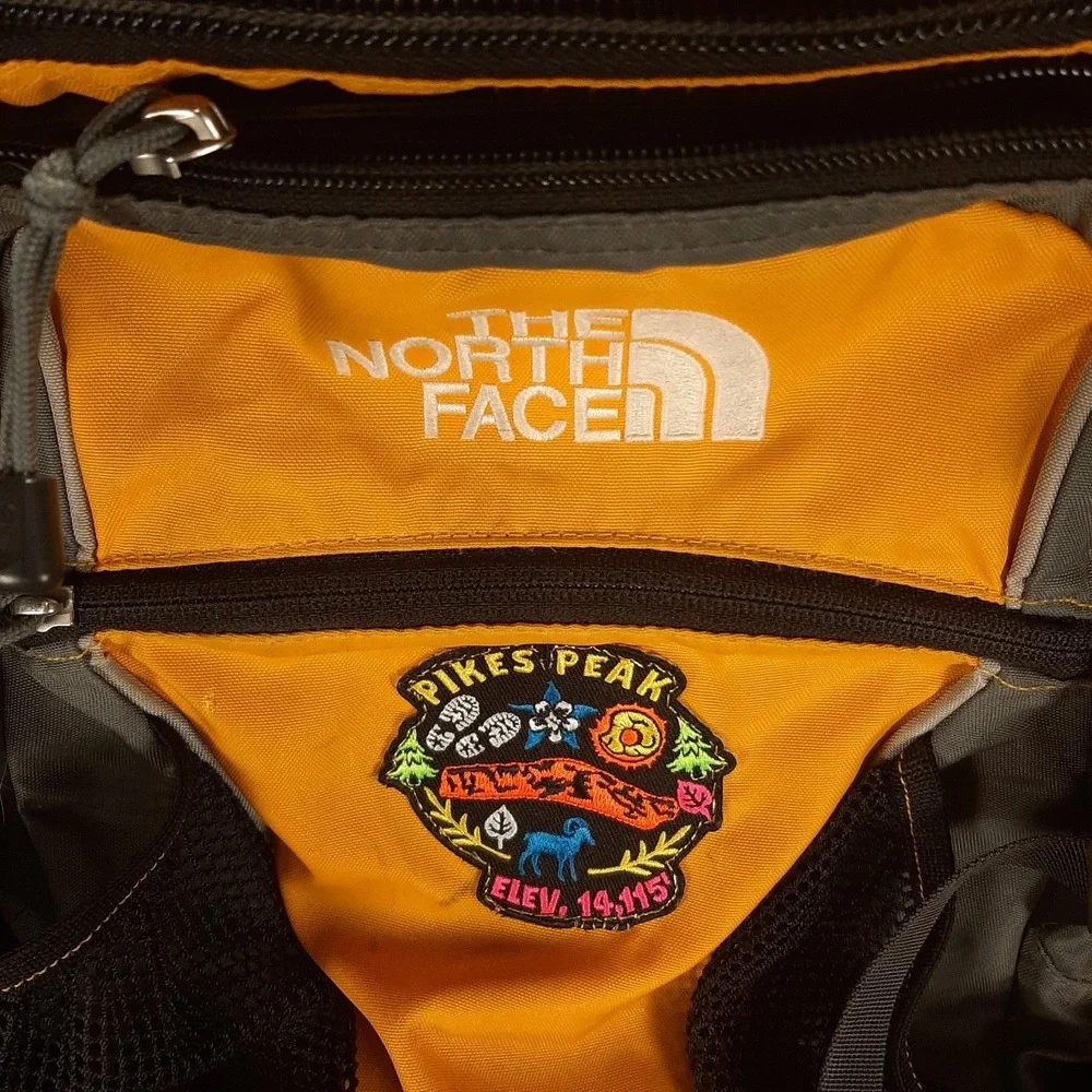 The Northface TNF Yavapai Backpack Yellow Black No Reservoir Pikes Peak Logo